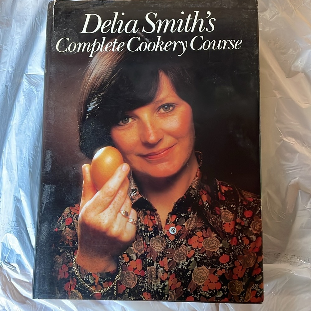 Vtg cookbook. Before Nigella there was British Delia Smith. Used good condition
